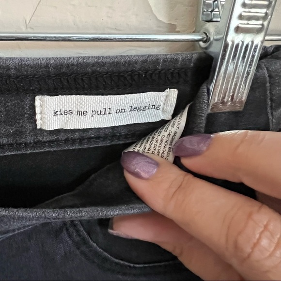 Jessica Simpson Faded Black Kiss Me Pull On Jeggings - Picture 7 of 9